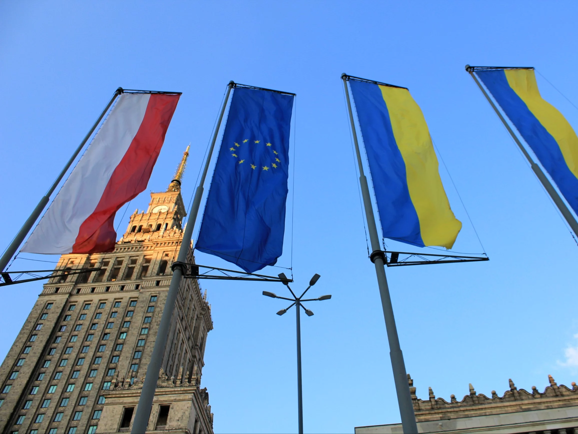 Flagi Polski, UE i Ukrainy w Warszawie