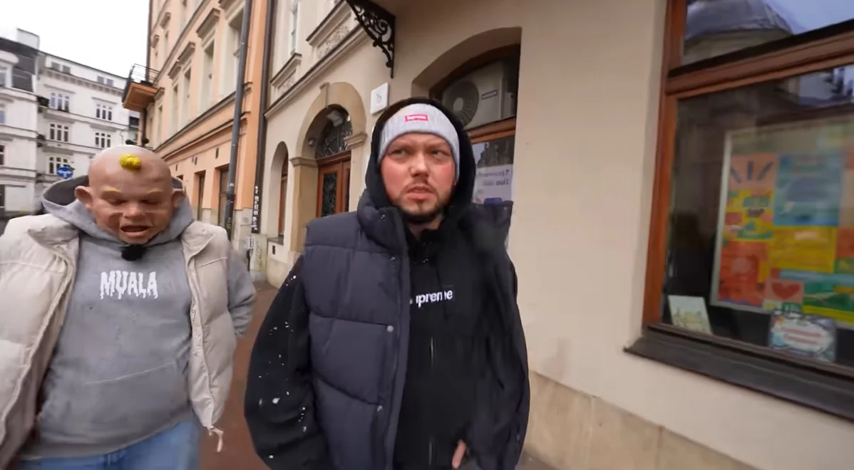 Youtuber Książulo z zamaskowanym współpracownikiem