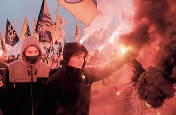 Ukraińscy nacjonaliści na pochodzie 14 października, w rocznicę powstania Ukraińskiej Powstańczej Armii