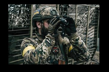 Ukraiński żołnierz w obwodzie chersońskim