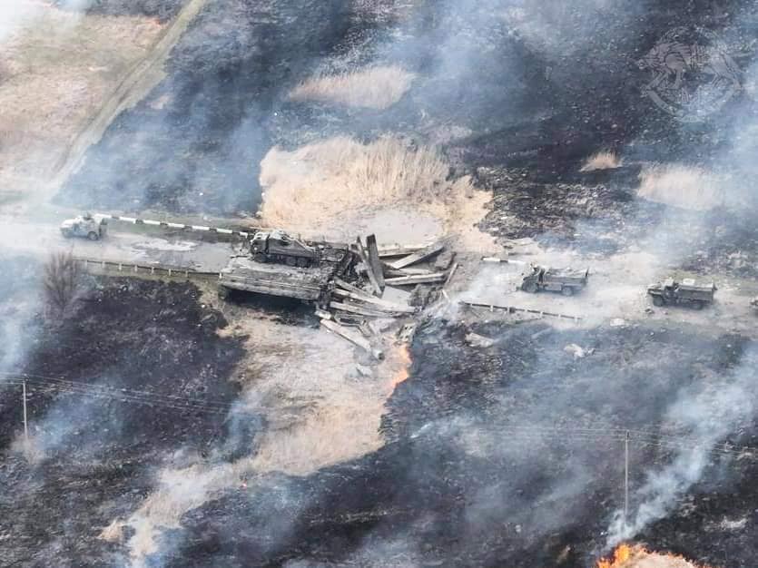 Siły ukraińskie wysadziły w powietrze most, niszcząc kolumnę wojsk rosyjskich kierującą się na Izium - podaje Sztab Generalny Sił Zbrojnych Ukrainy.