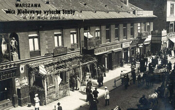 Ulica Miodowa w Warszawie 19 maja 1905 r., tuż po wybuchu bomby rzuconej przez bojowca PPS Tadeusza Dzierzbickiego