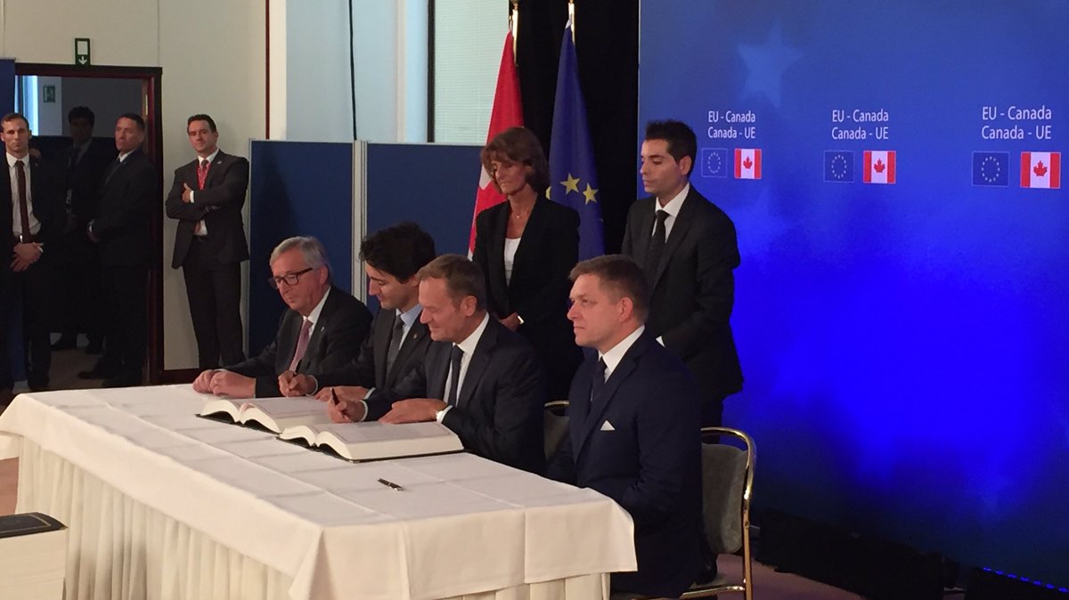 Podpisanie umowy CETA podczas szczytu UE-Kanada