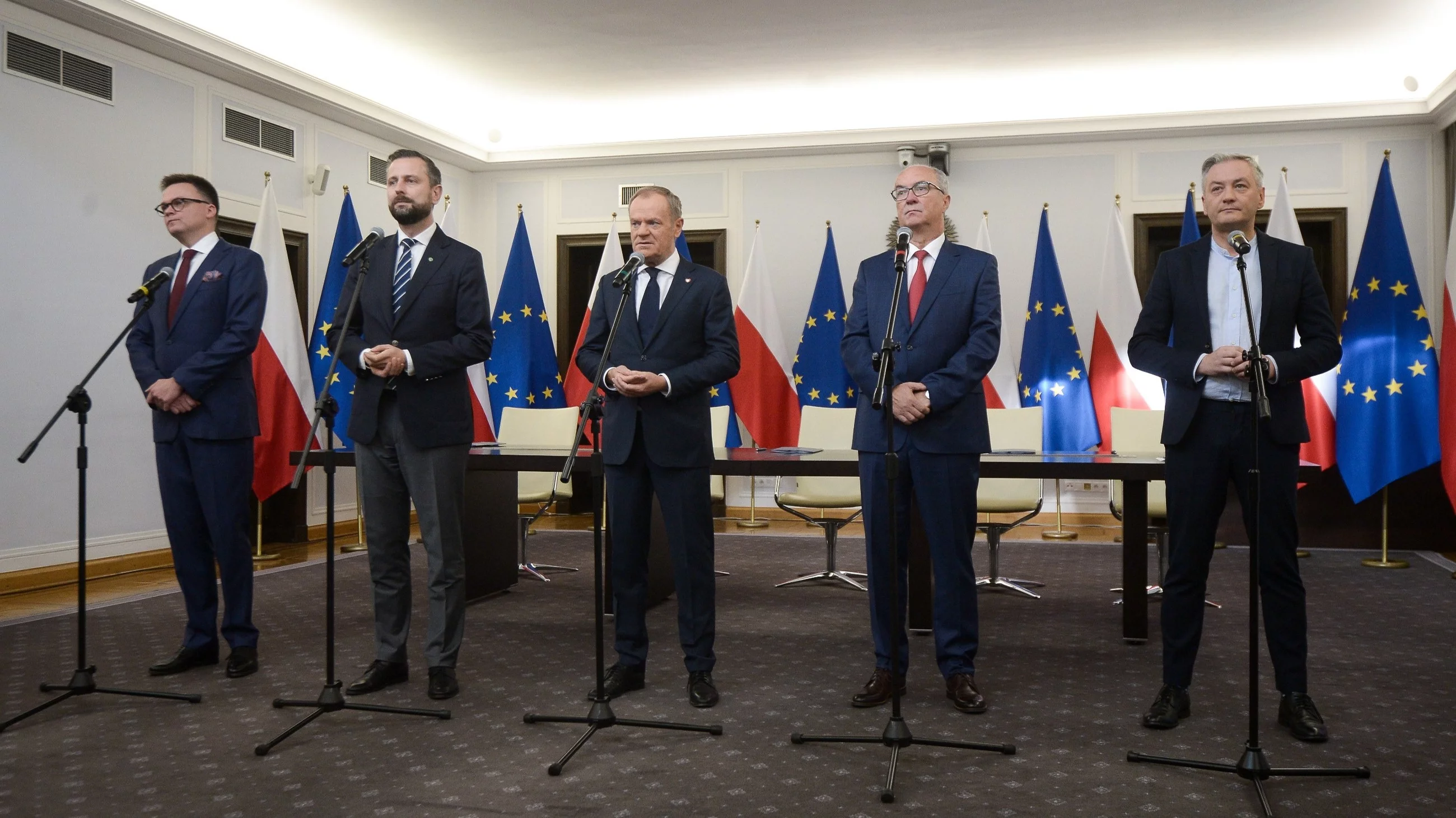 Od lewej: Szymon Hołownia, Władysław Kosiniak-Kamysz, Donalda Tusk, Włodzimierz Czarzasty, Robert Biedroń