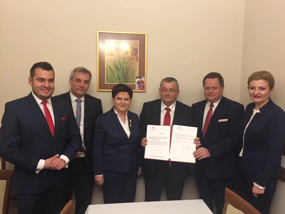 Premier Beata Szydło po podpisaniu umowy