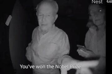 Uniwersytet Stanforda opublikował nagranie, na którym widać jak jeden ze zdobywców nagrody Nobla z ekonomii informuje drugiego zwycięzcę o wygranej.