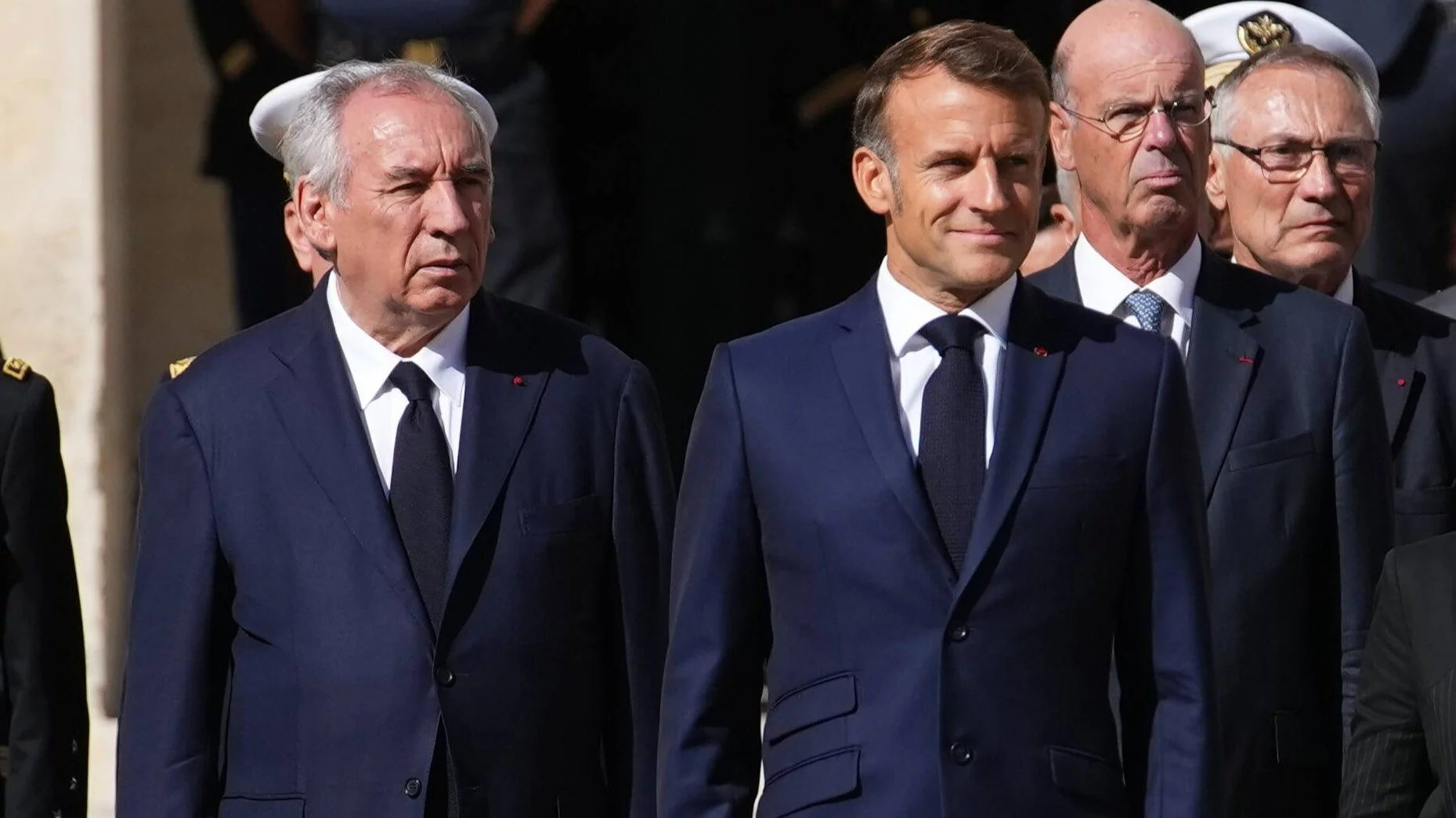Polityczne trzęsienie ziemi. Upadek rządu we Francji
