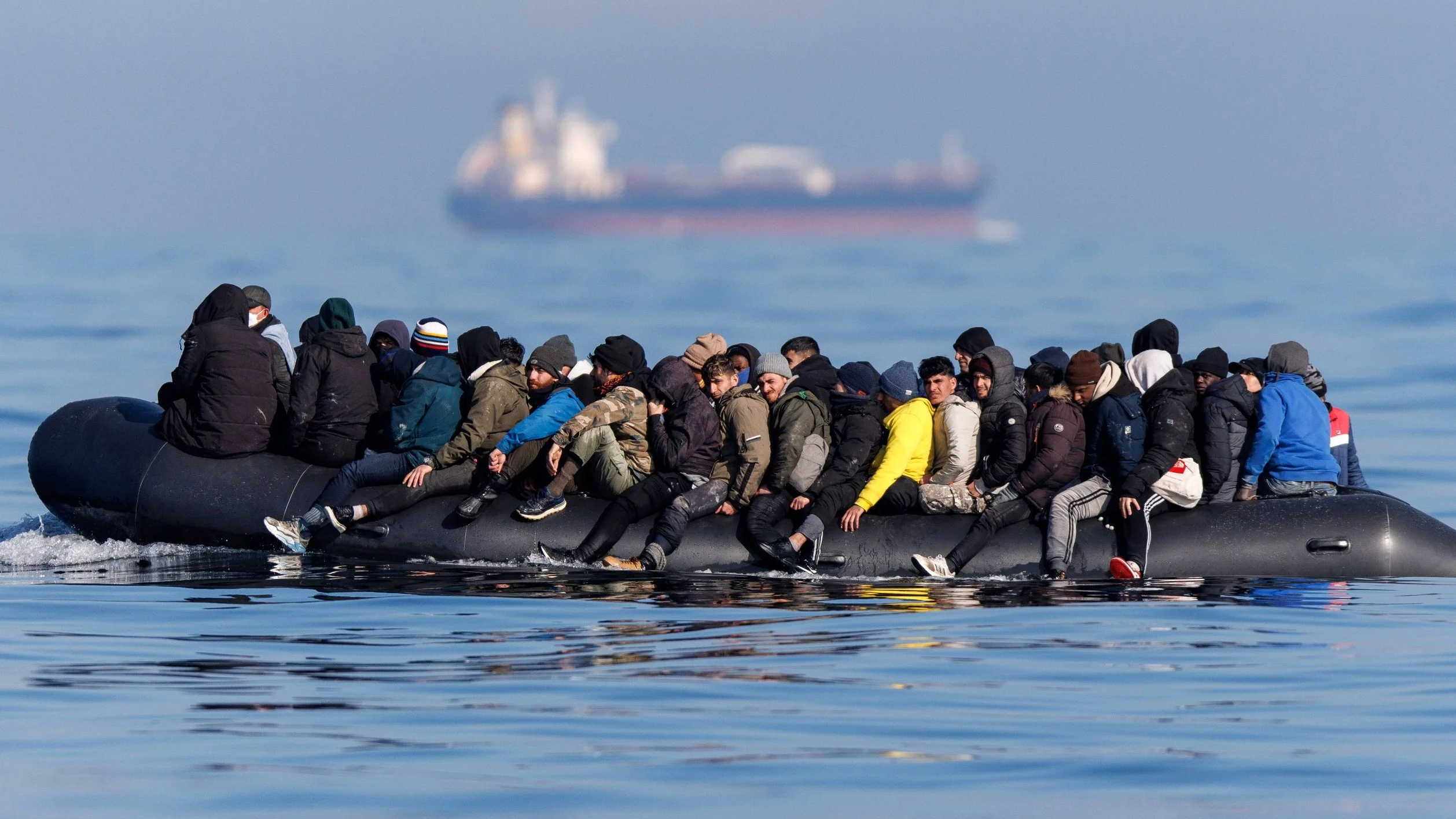 Nielegalni imigranci płyną do Wielkiej Brytanii
