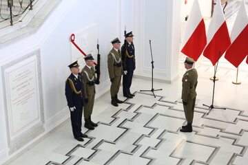 Uroczystość odsłonięcia tablicy poświęconej śp. Lechowi Kaczyńskiemu w Sejmie