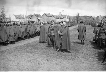 Uroczystość wręczenia sztandaru Sam. Brygadzie Strzelców Podhalańskich - Malestroit, 10 kwietnia 1940 r.