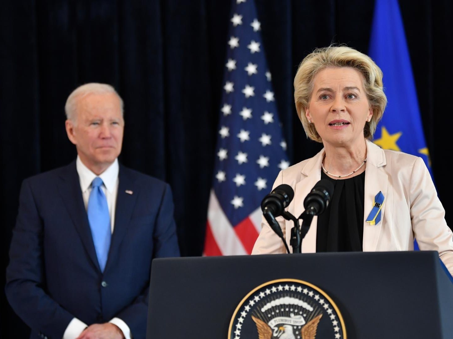 Joe Biden oraz Ursula von der Leyen