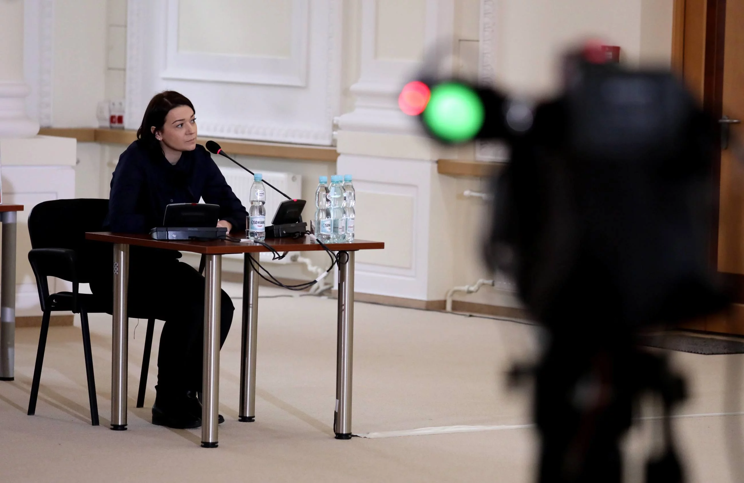 Radca prawny, pracownik m.st. Warszawy Anna Zwierz zeznaje podczas rozprawy Komisji Weryfikacyjnej w sprawie nieruchomości położonej przy ul. Łochowskiej 38