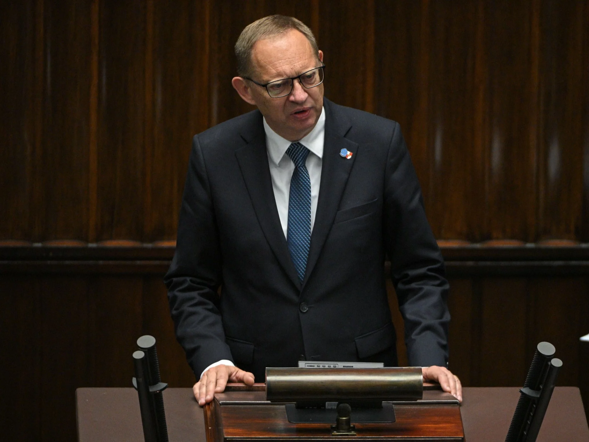 Poseł KP Konfederacja Korony Polskiej Roman Fritz na sali plenarnej Sejmu