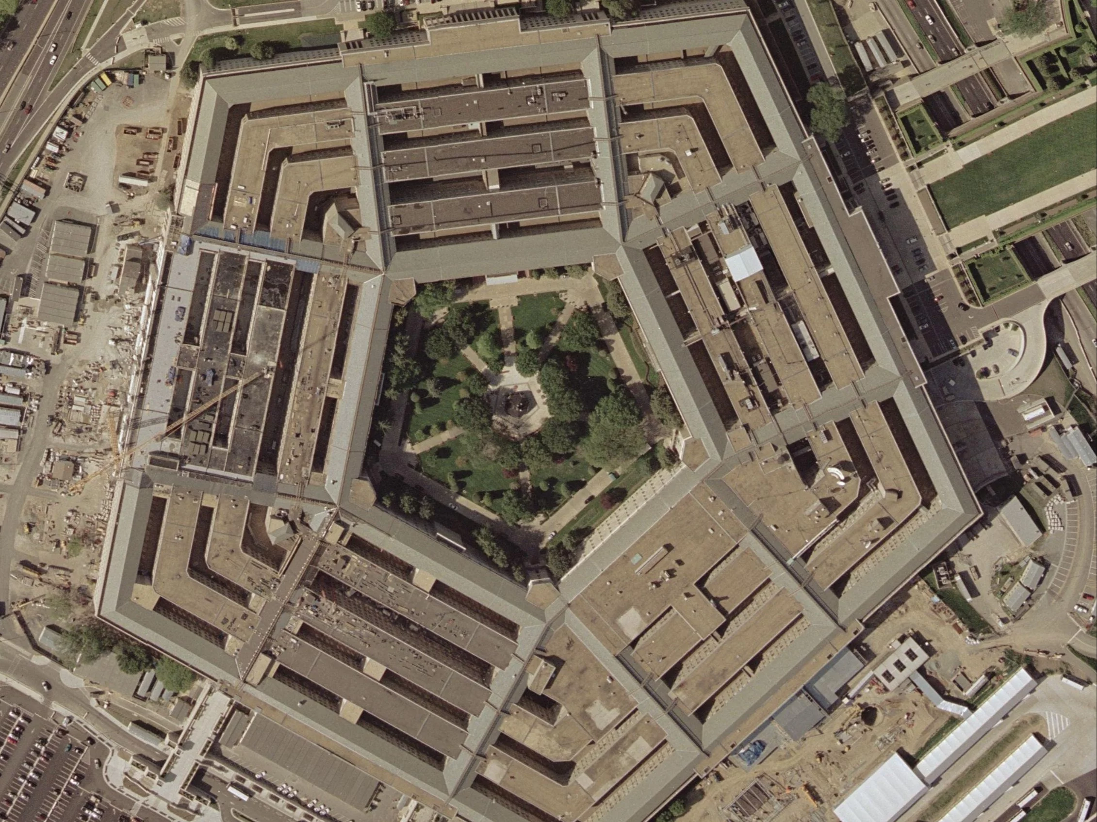 Pentagon na zdjęciu satelitarnym