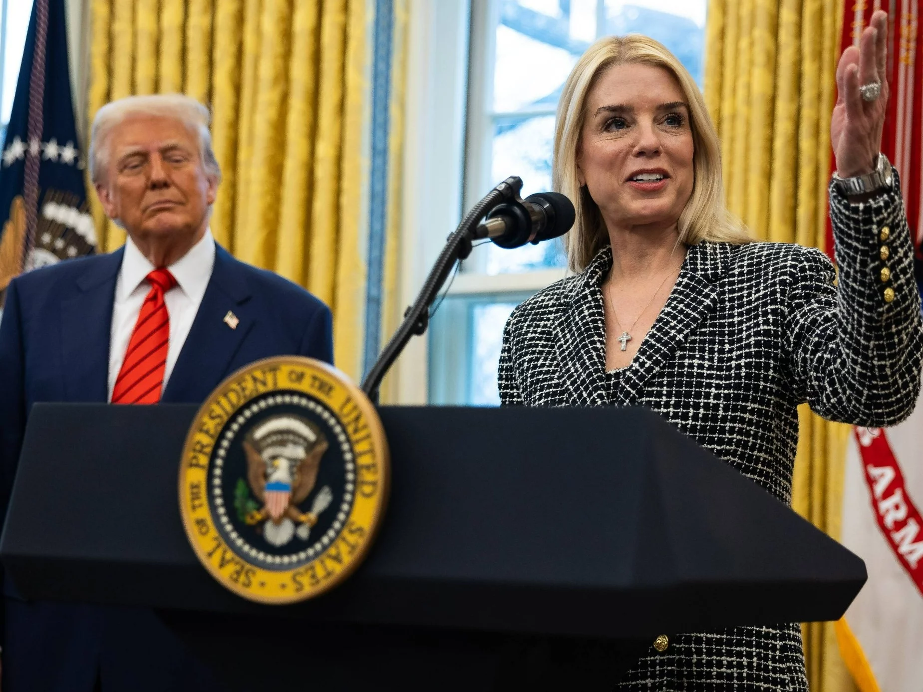 Prezydent USA Donald Trump i prokurator generalna Pam Bondi