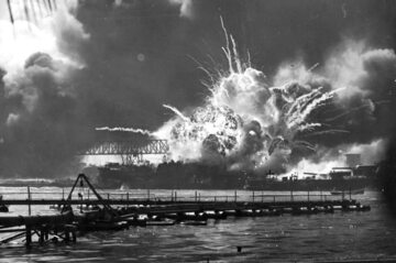 USS Shaw zaatakowany w Pearl Harbor 7 grudnia 1941 r.