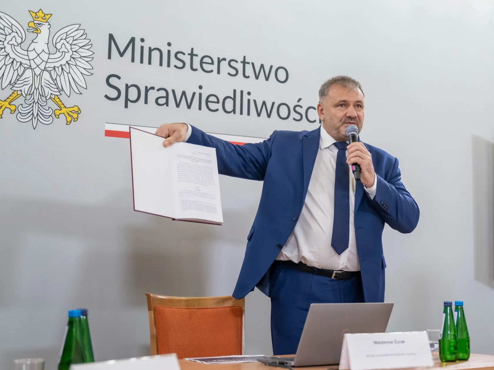 Żurek pokazał "ustawę praworządnościową". W sieci zawrzało