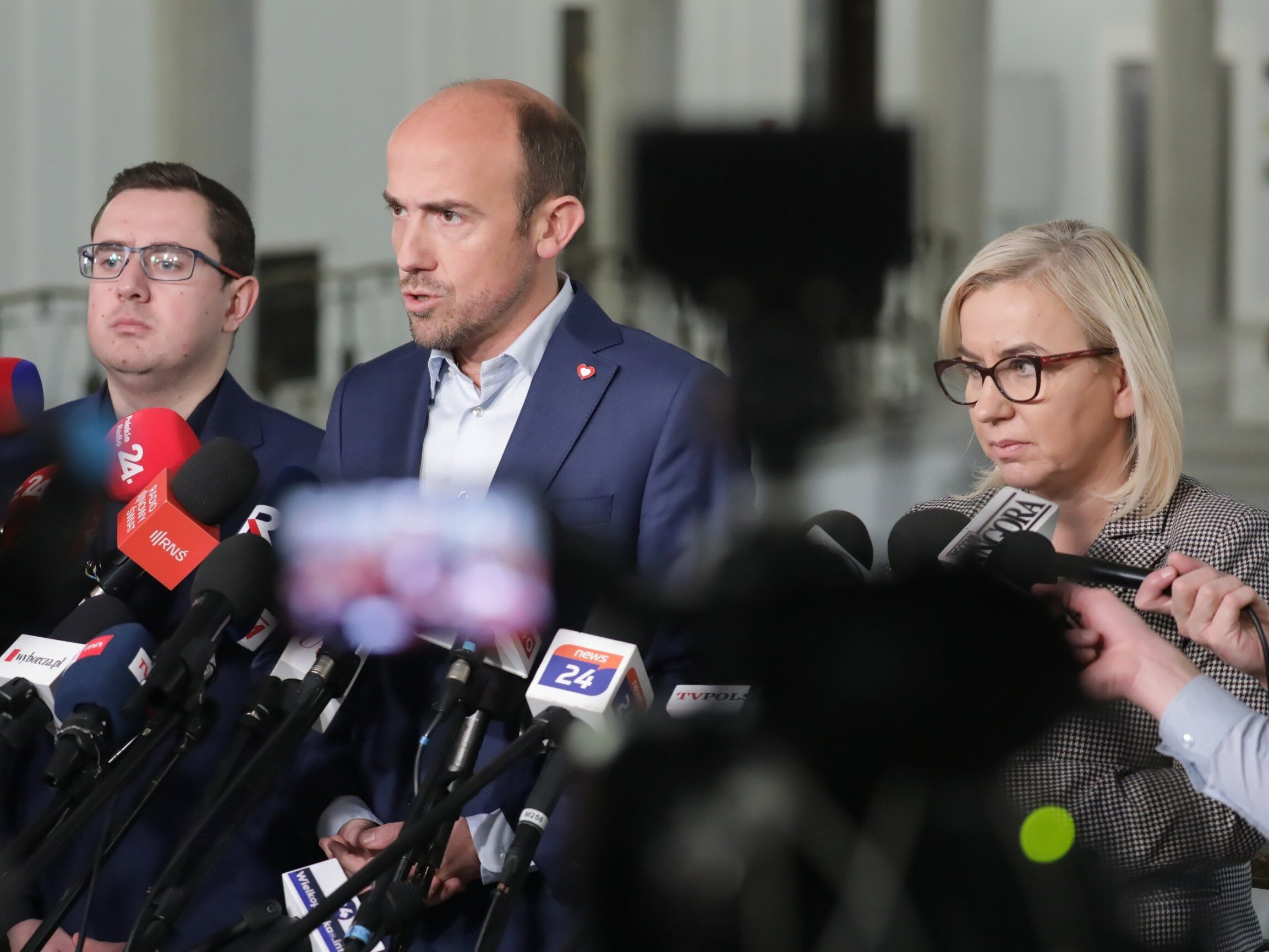 Miłosz Motyka, Borys Budka i Paulina Hennig-Kloska podczas konferencji prasowej w Sejmie