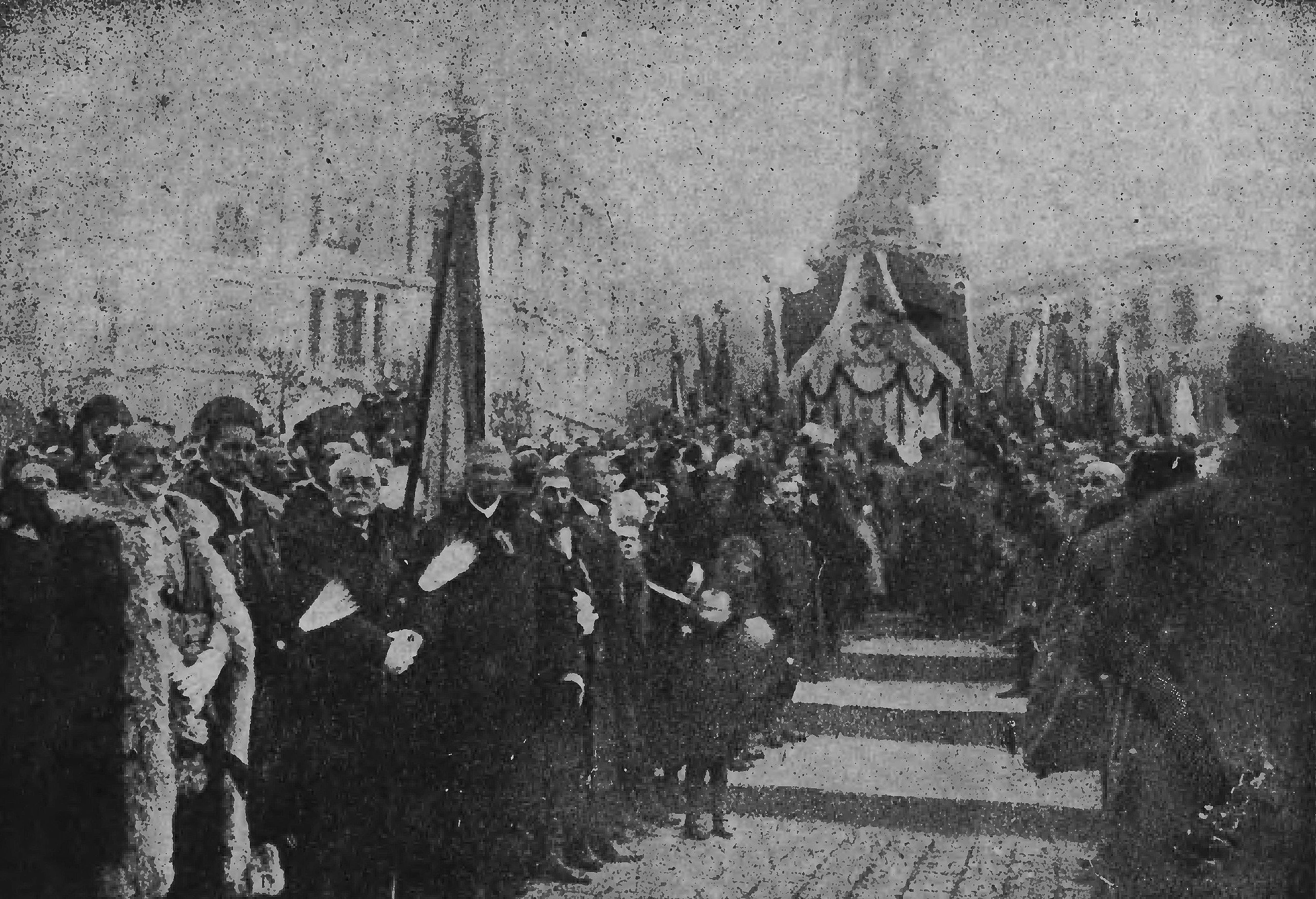 Lwów został odznaczony Orderem Virtuti Militari 22 listopada 1920 roku, co uczyniło go pierwszym i jedynym miastem w II RP, które otrzymało to odznaczenie