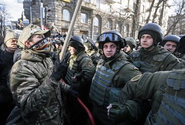 W rocznicę Majdanu w Kijowie doszło do starć