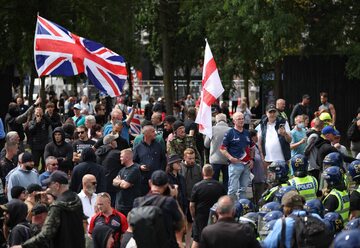 W Wielkiej Brytanii odbyły się antyimigranckie protesty