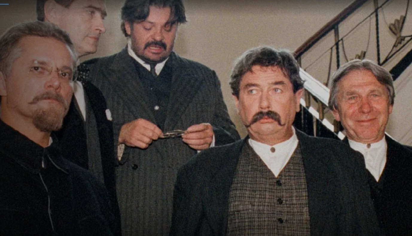 Kadr z teatru telewizji  Andrzeja Wajdy „Bigda idzie!"