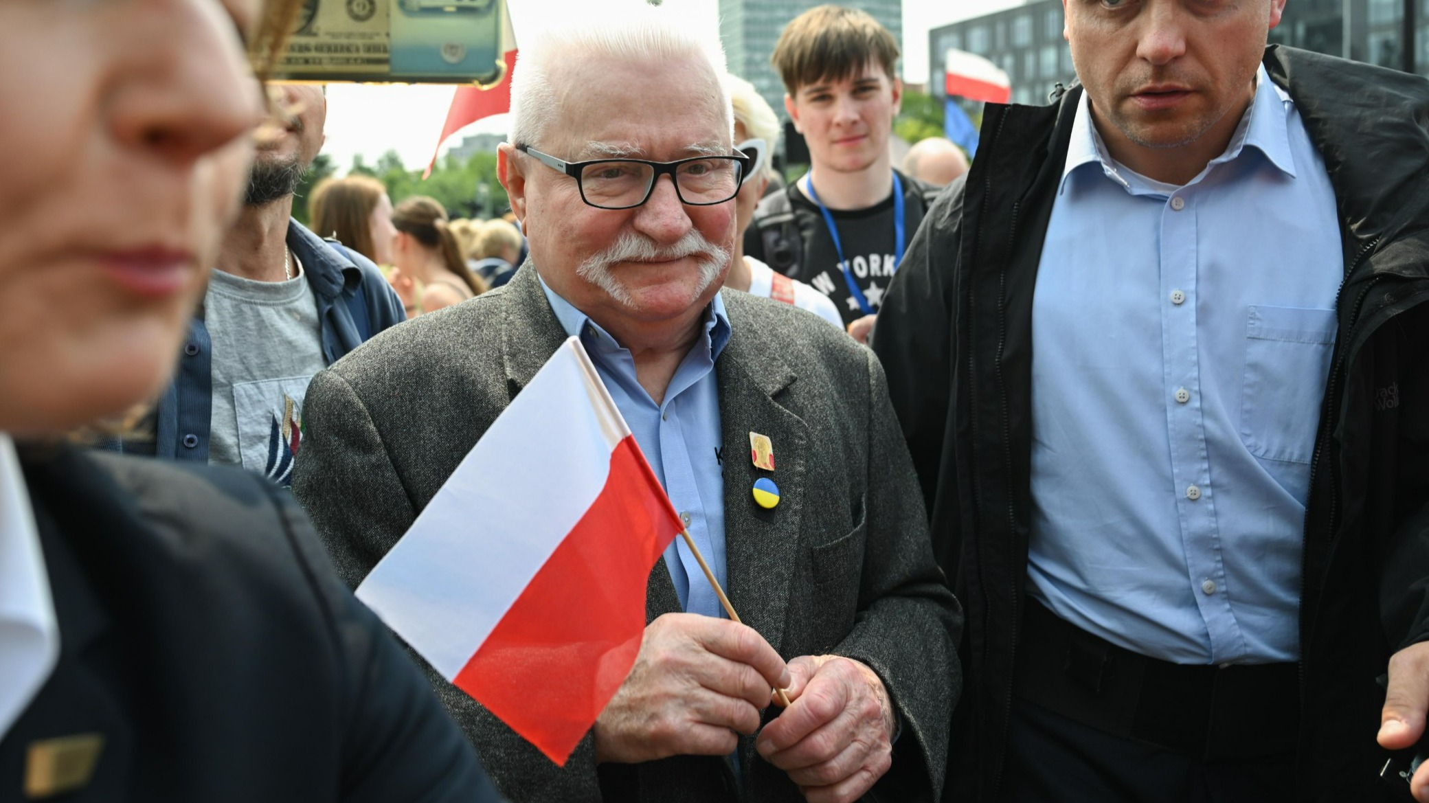 Wałęsa trafił do szpitala. Pokazał zdjęcie