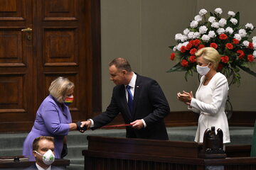 Wanda Nowicka i prezydent Andrzej Duda wraz z małżonką w Sejmie