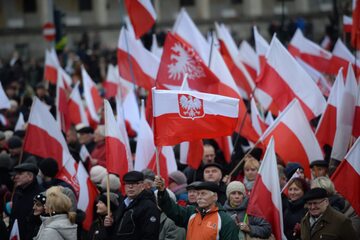 Warszawa, 13.12.2015. Uczestnicy V Marszu Wolności i Solidarności