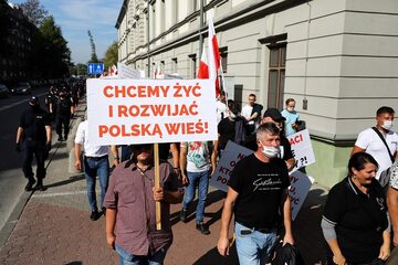 Warszawa: Demonstracja przedstawicieli branży rolniczej i futerkowej