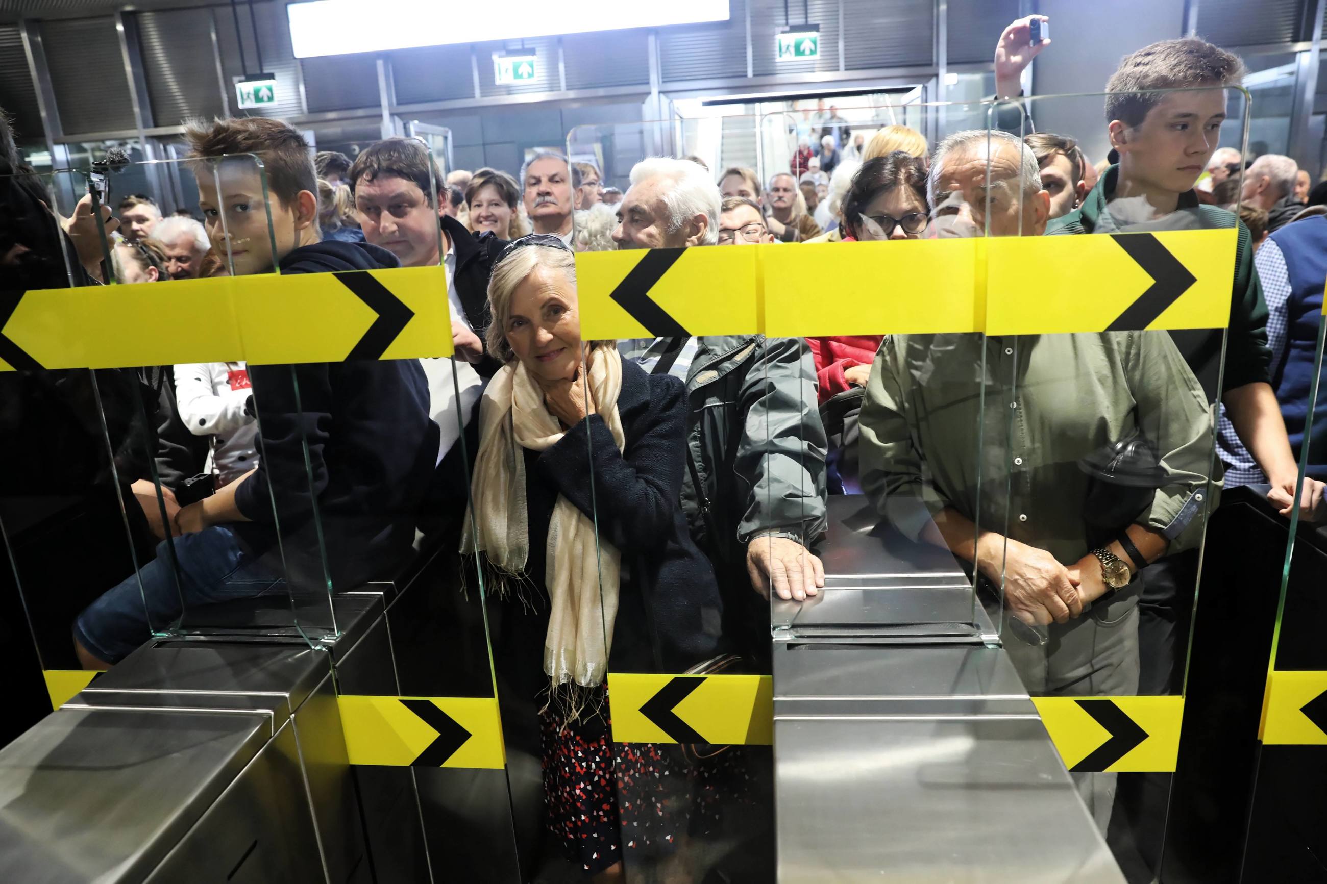 Warszawa: Otwarto nowy odcinek na trasie II linii metra