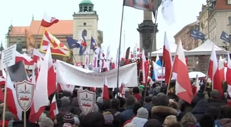 Protest na Placu Zamkowym w Warszawie