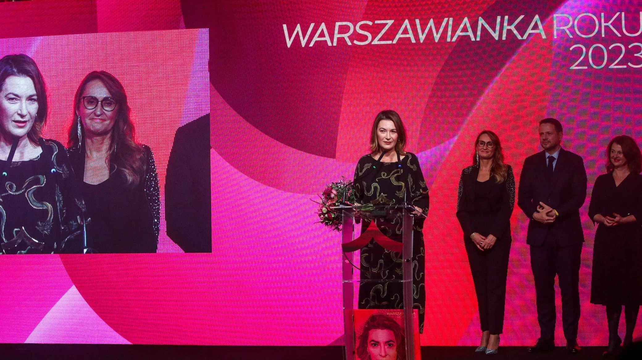 Laureatka tytułu Warszawianki Roku 2023 Katarzyna Kasia oraz Renata Kaznowska, Aldona Machnowska-Góra, Rafał Trzaskowski