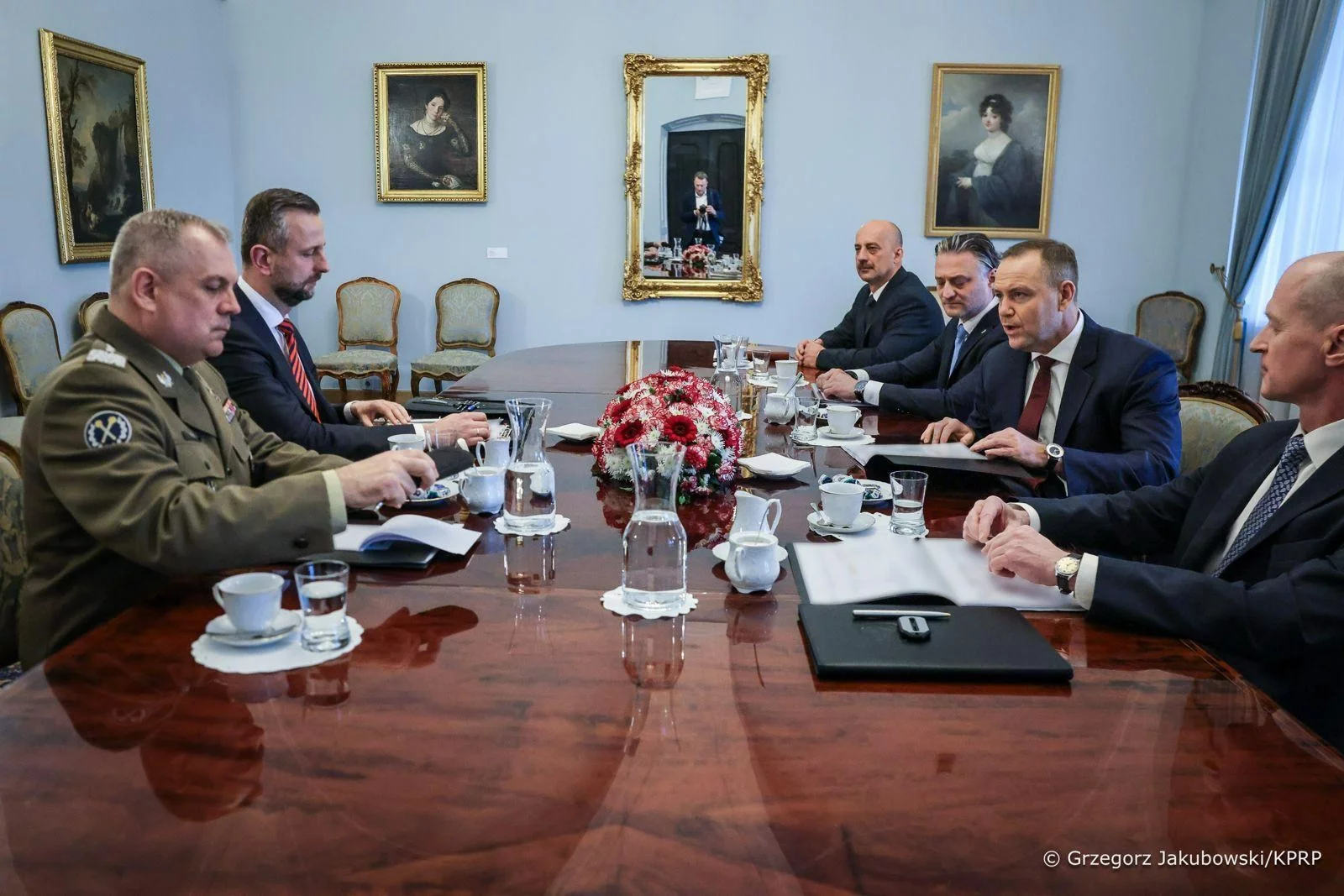 Prezydent Karol Nawrocki spotkał się z Władysławem Kosiniakiem-Kamyszem i gen. Wiesławem Kukułą