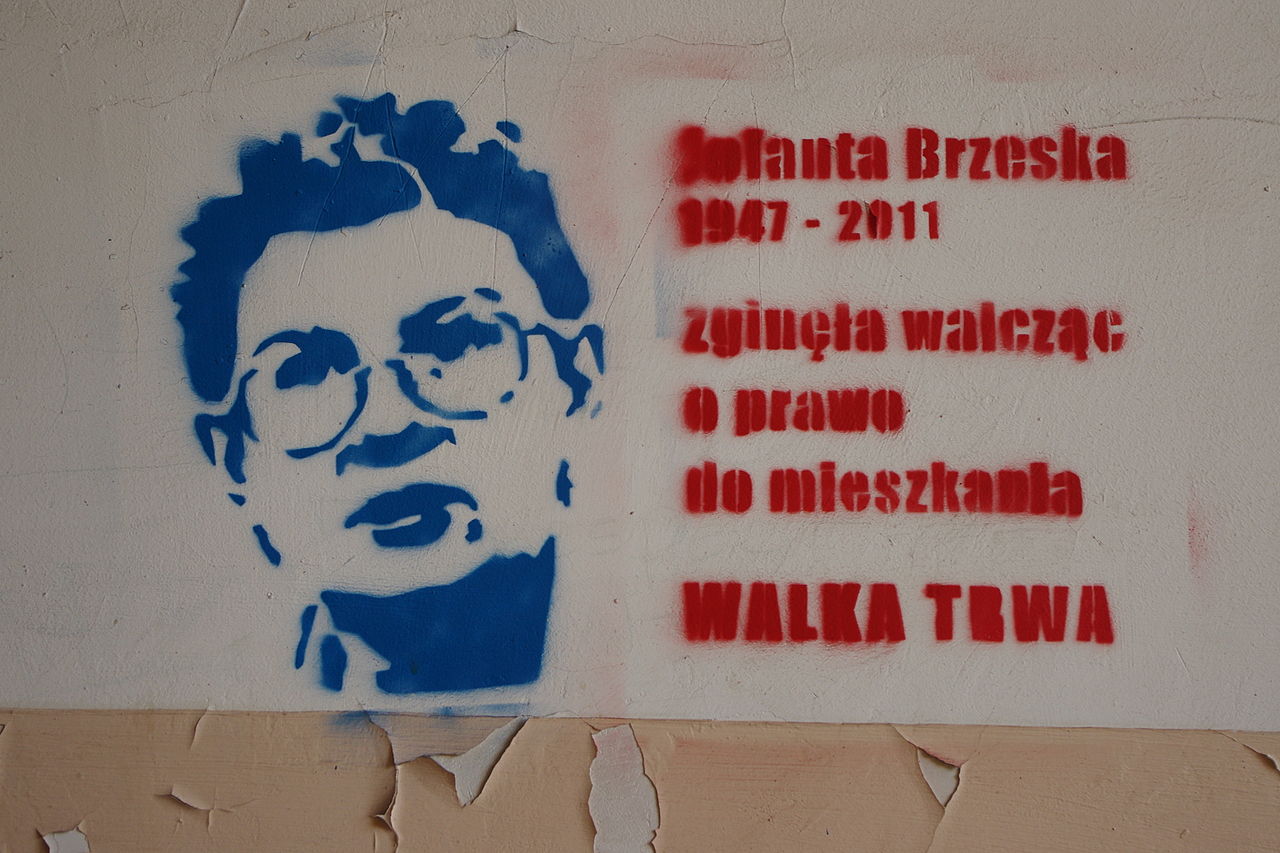 Graffiti upamiętniające Jolantę Brzeską na budynku przy ul. Wilczej 19 w Warszawie