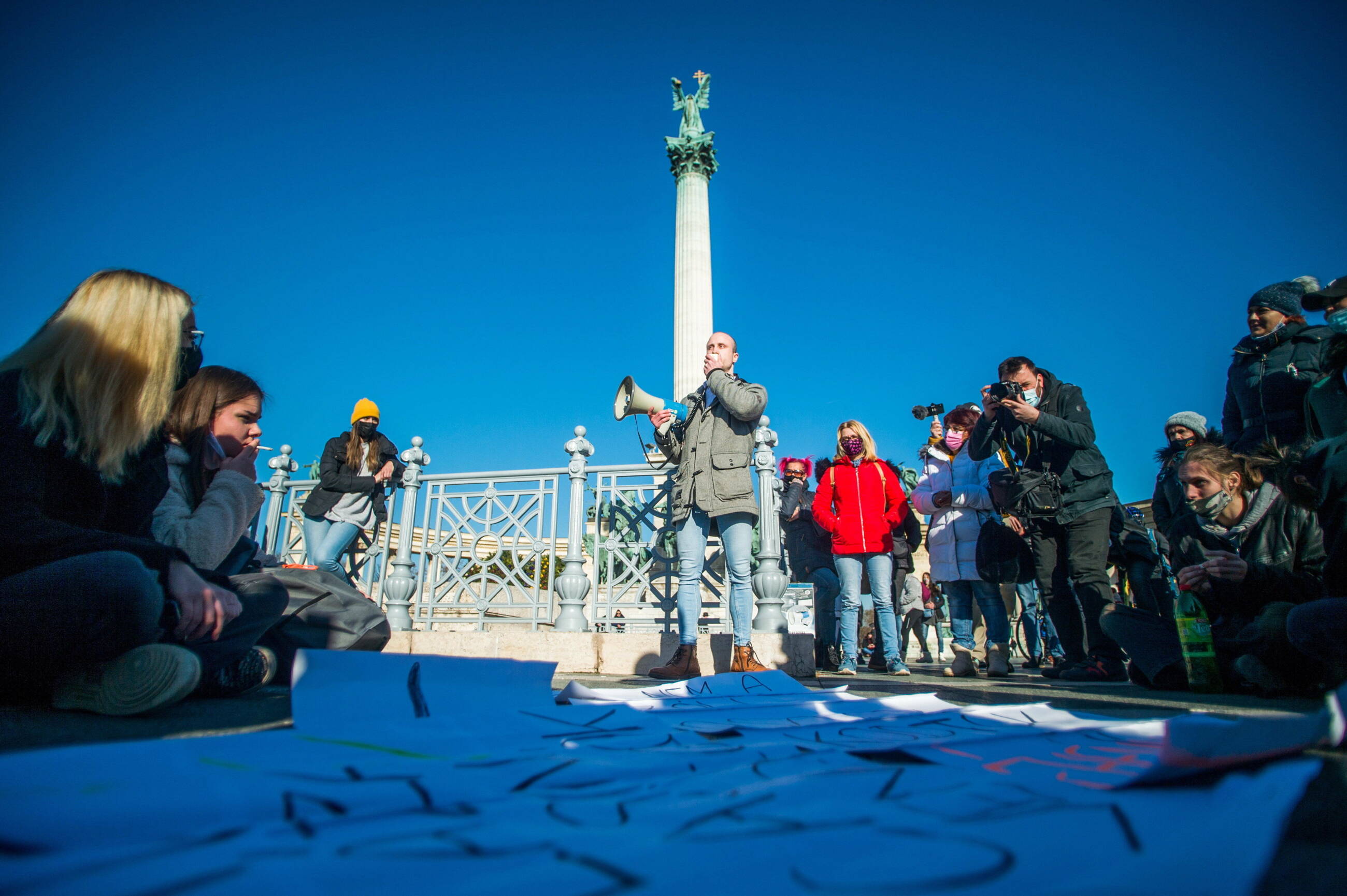 Protest przeciwko restrykcjom na Węgrzech, zdjęcie ilustracyjne