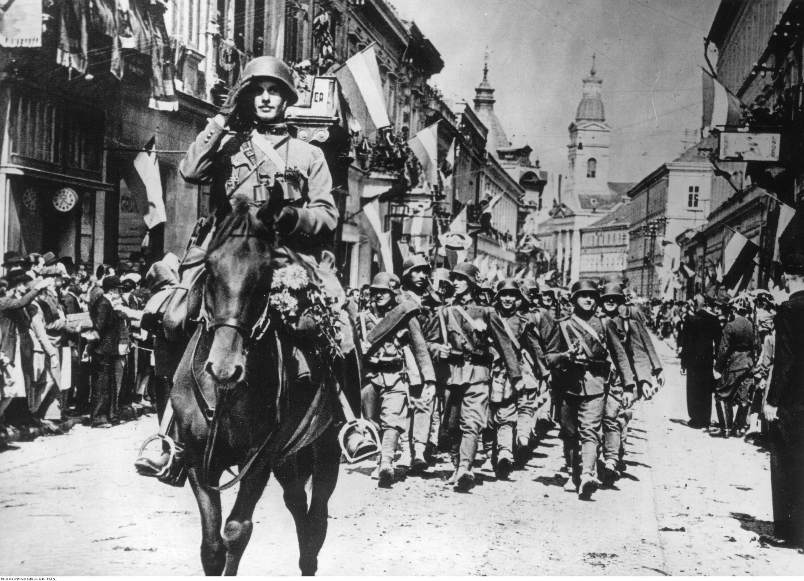 Żołnierze węgierscy wkraczają do Kołomyi, lipiec 1941 r.