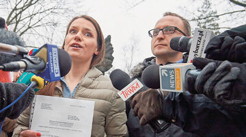 Wiadomość o „10 sierotach” posłużyła opozycji do ataku na rząd. Na zdjęciu Agnieszka Pomaska (PO) i wiceprezydent Sopotu Marcin Skwierawski