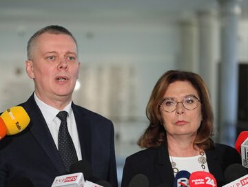 Wicemarszałek Sejmu Małgorzata Kidawa-Błońska (P) oraz wiceprzewodniczący PO Tomasz Siemoniak (L).