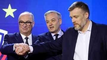 Wicemarszałek Sejmu, poseł Lewicy Włodzimierz Czarzasty (L), poseł Lewicy Adrian Zandberg (P) i europoseł Robert Biedroń