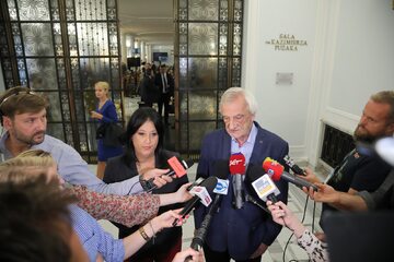 Wicemarszałek Sejmu Ryszard Terlecki (C-P) oraz rzecznik prasowy PiS Anita Czerwińska