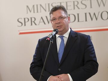 `Wiceministrowie sprawiedliwości Michał Wójcik (L) oraz Sebastian Kaleta (P).