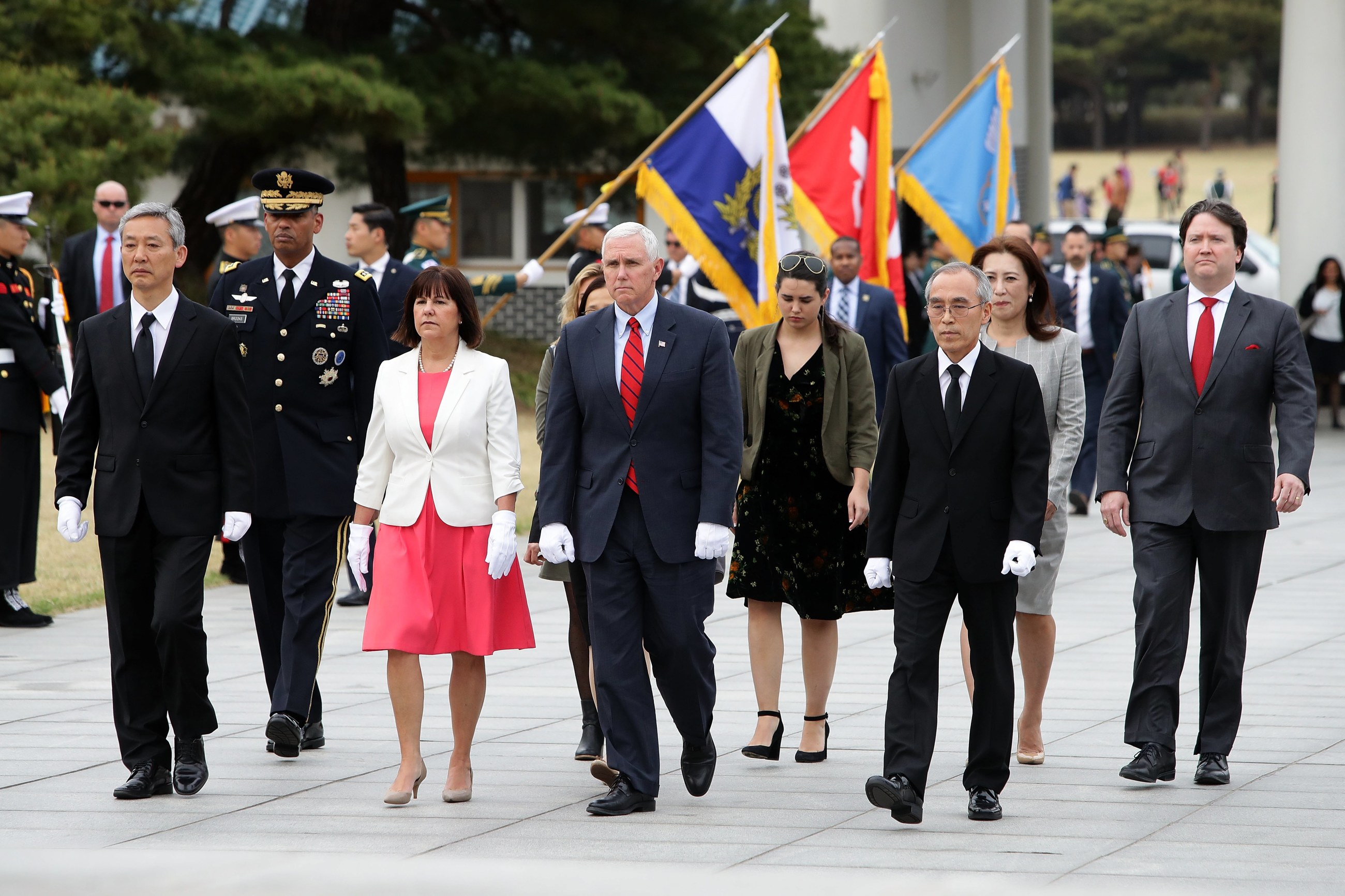 Wizyta wiceprezydenta USA Mike Pence w Korei Południowej, rozpoczyna 10-dniową wizytę po Azji