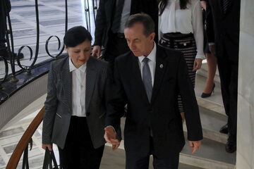 Wiceprzewodnicząca Komisji Europejskiej Věra Jourová (L) oraz marszałek Senatu prof. Tomasz Grodzki.