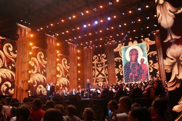 Widowisko "Jasna Góra - Polska Kana" zakończyło obchody jubileuszu 300-lecia Koronacji Cudownego Obrazu Matki Bożej Częstochowskiej.