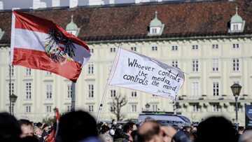 Wiedeń. Protest przeciwników obowiązkowych szczepień
