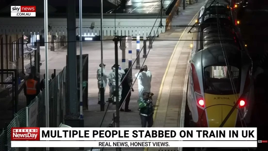 Pociąg, w którym doszło do ataku nożem, na stacji kolejowej w Huntingdon w Wielkiej Brytanii