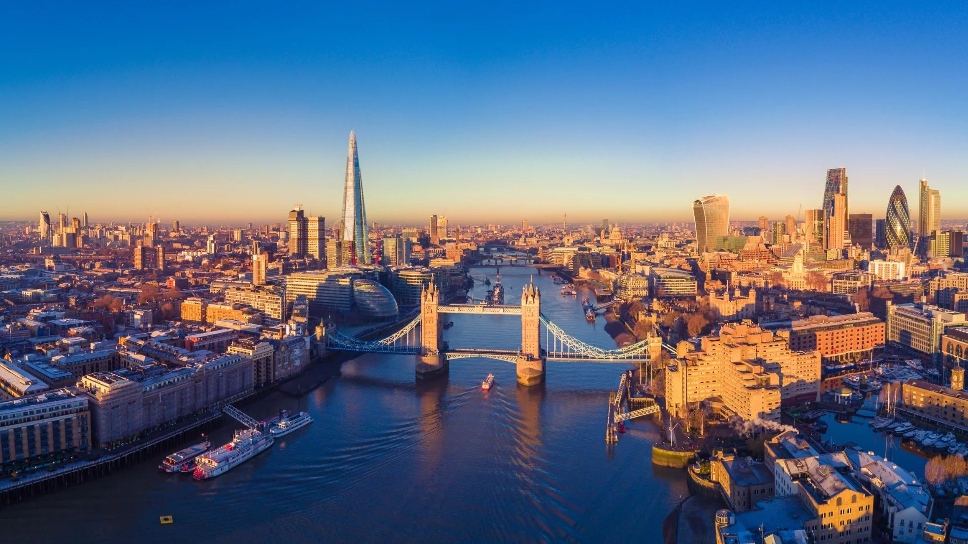 Widok na panoramę Londynu i Tamizy, Wielka Brytania