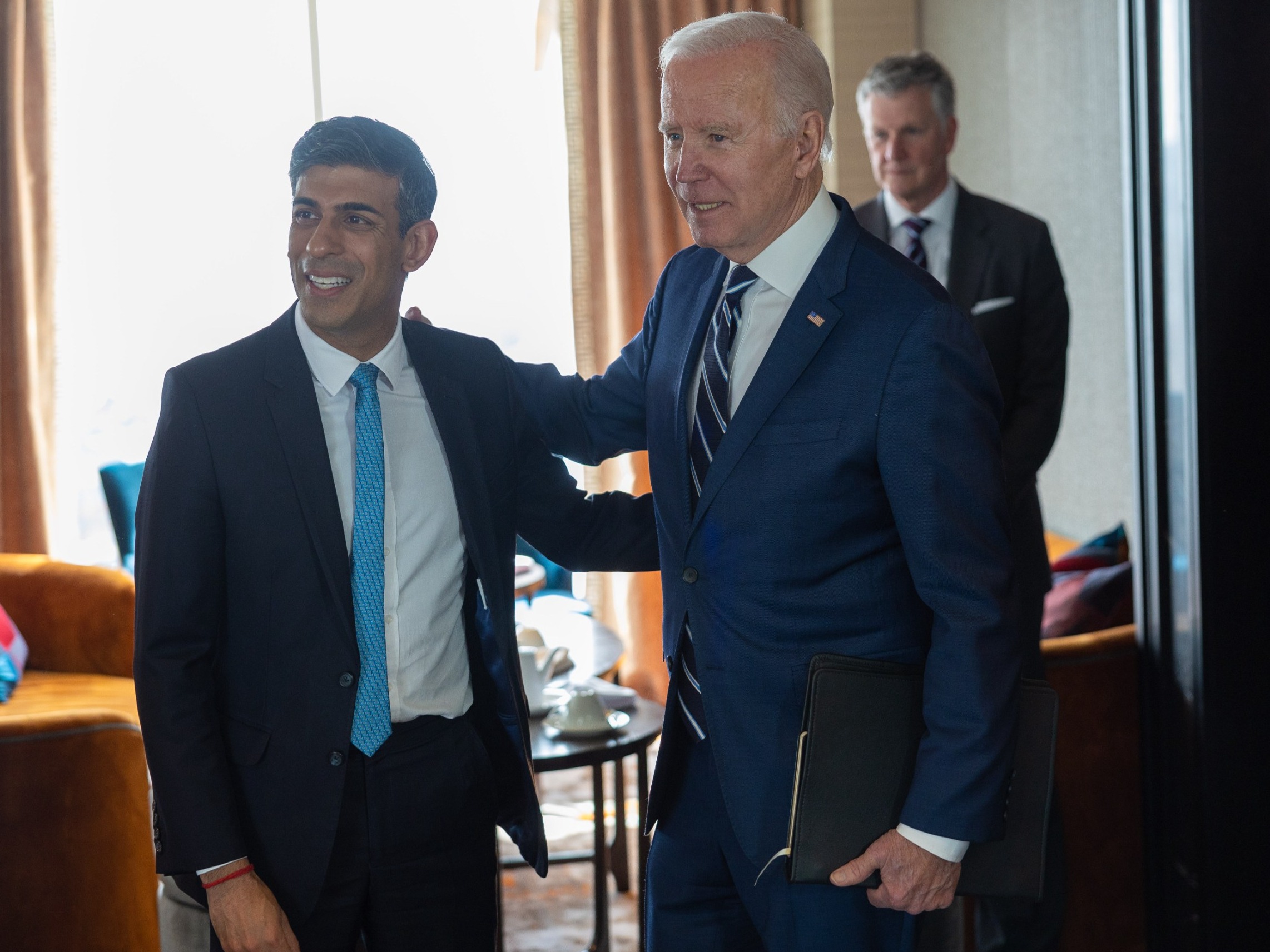 Premier Wielkiej Brytanii Rishi Sunak i prezydent USA Joe Biden