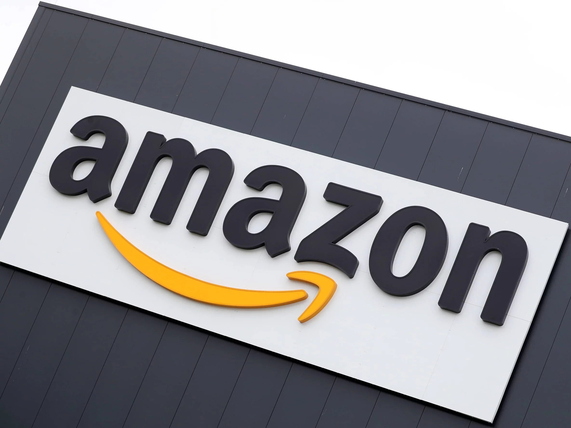 Praca w magazynie za darmo. Amazon apeluje do pracowników